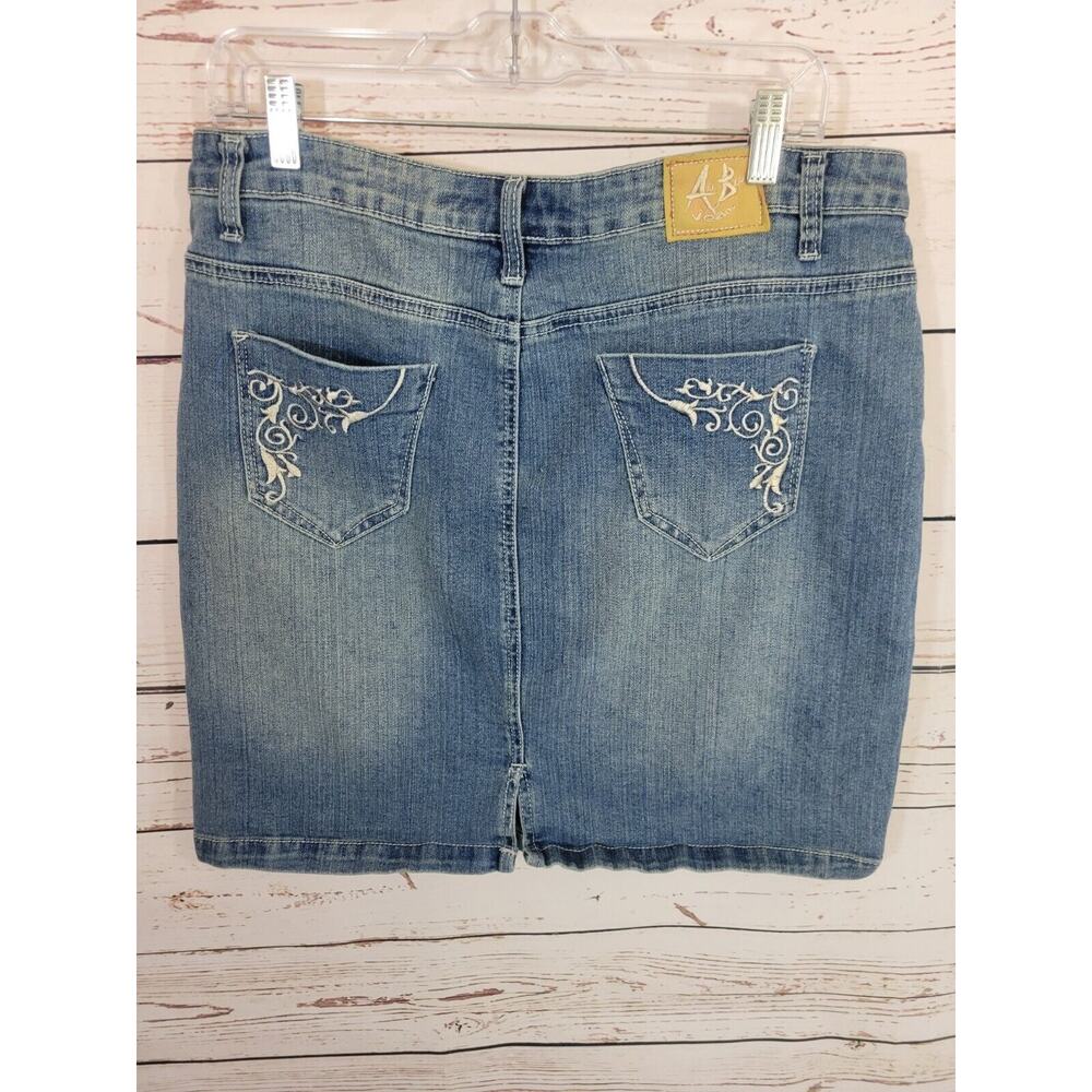 It's All About You Blue Embroidered Straight Denim Mini Skirt Women's Size‎ 10 - Picture 2 of 9